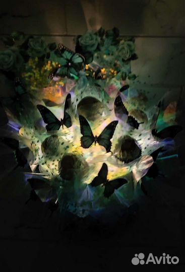 Шляпная коробка-ночник с парящями элементами