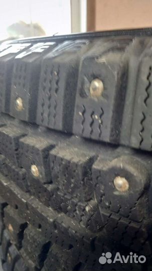 Dunlop SP Winter Ice 01 215/65 R16 102T