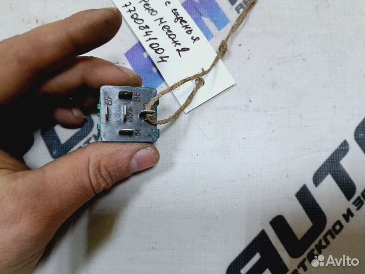 Реле с сиденья Рено Меган 2