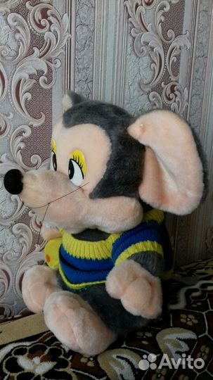 Мышонок с мячом