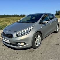 Kia Ceed 1.6 AT, 2013, 205 000 км, с пробегом, цена 1 050 000 руб.