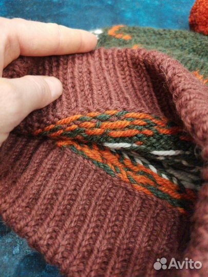 Теплая зимняя шапка со следами медведя