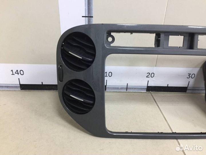 Рамка магнитолы Volkswagen Tiguan 5N2 2011-2016