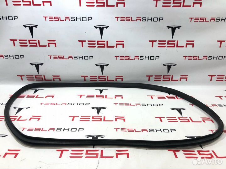 Уплотнитель проема дверного Tesla Model Y 2021