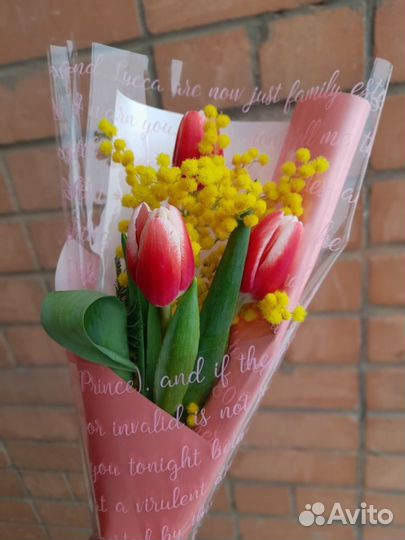 Тюльпаны с мимозой