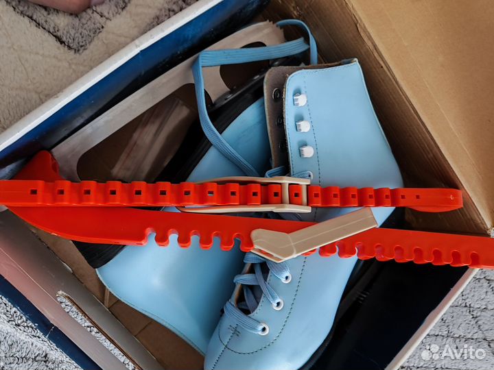 Коньки фигурные женские 38 размер