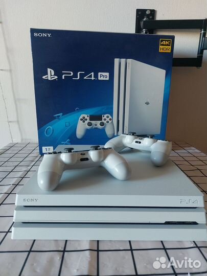 Sony PS4 Pro Playstation White 1Tb