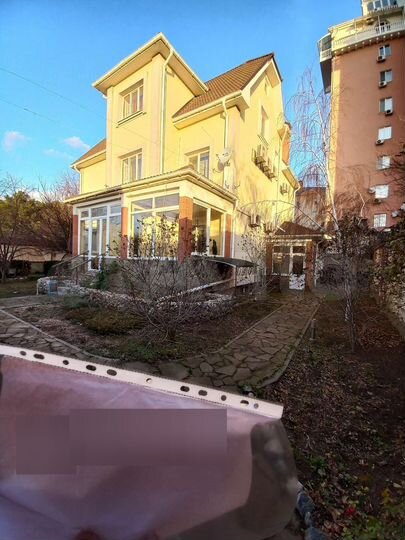 Дом 450 м² на участке 7 сот.