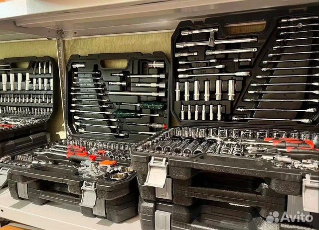 Набор инструментов с ключами