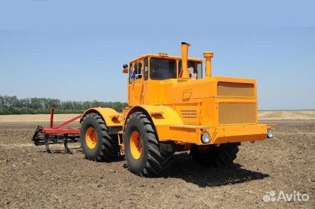 Тракторист на К 701 / К700