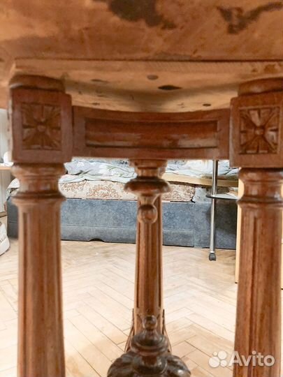 Антикварный кофейный столик