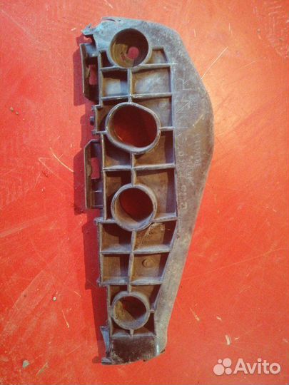 Кронштейн бампера передний правый Toyota Corolla