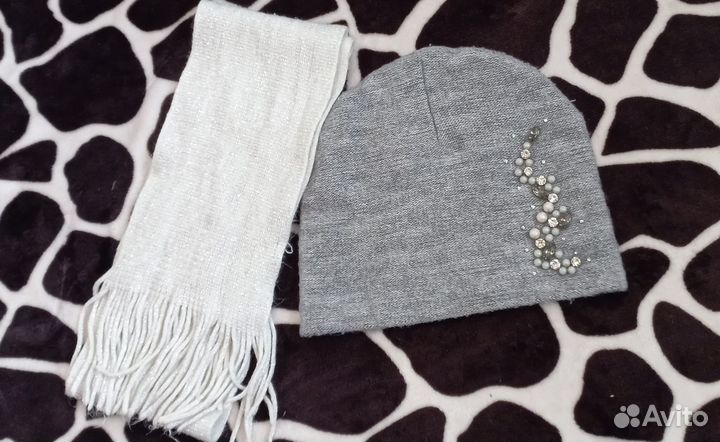 Шапка женская и шарф блестящий