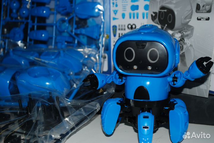 Интерактивный робот Small Six