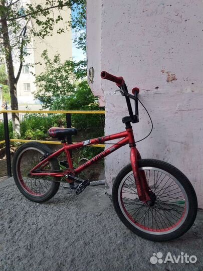 Трюковой велосипед BMX