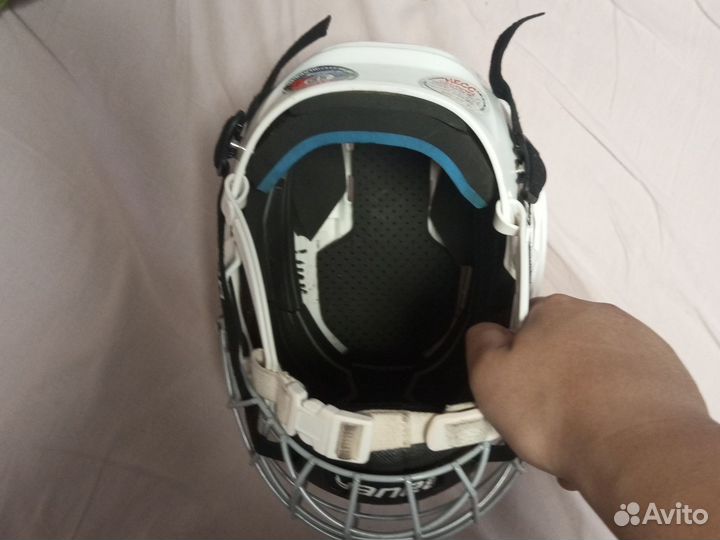 Хоккейный шлем