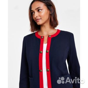 Женская куртка с открытым передом и контрастной от