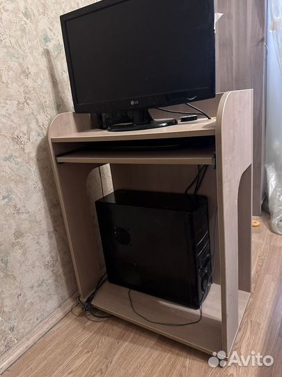 Компьютерный стол