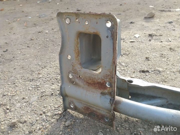 Передний усилитель бампера SsangYong actyon