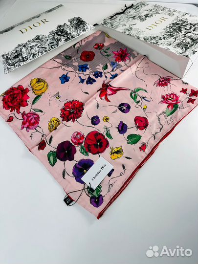 Розовый шелковый платок Dior