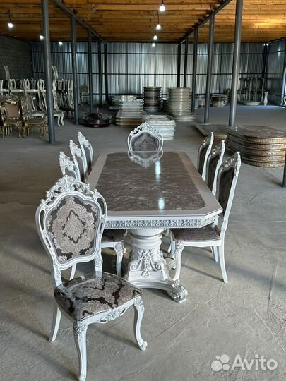 Стол и стулье 