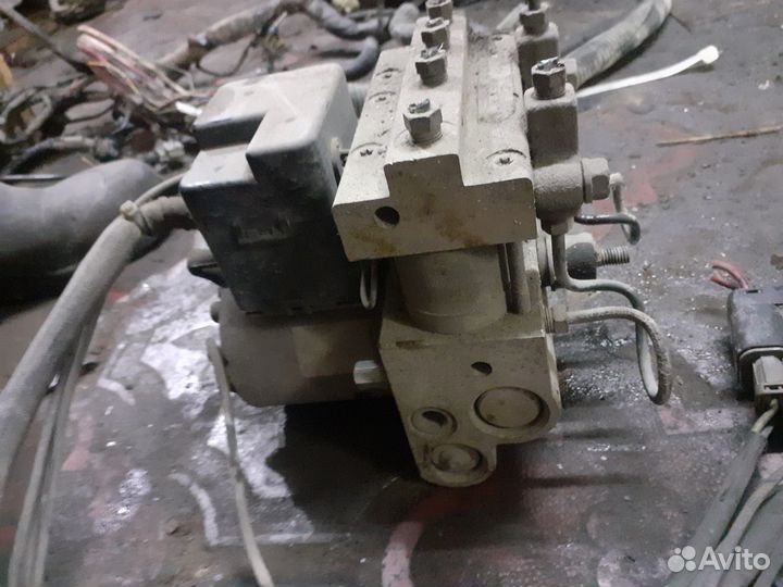 Блок ABS на Mitsubishi Space Wagon