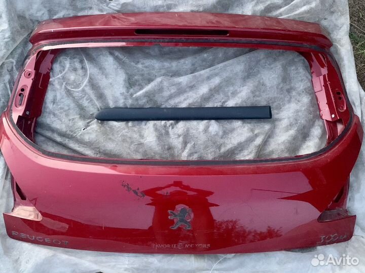 Крышка (дверь) багажника Peugeot 3008