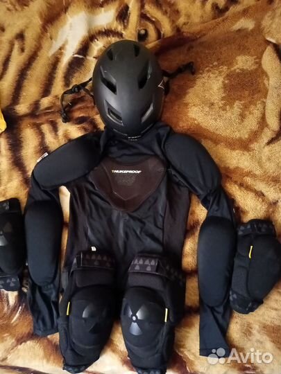 Комплект защиты для велосипеда/роликов/скейтборда