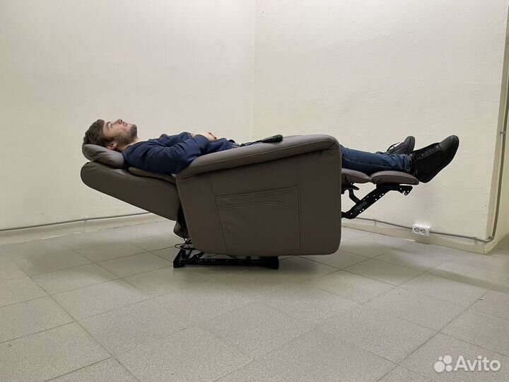 Кресло реклайнер для бьюти