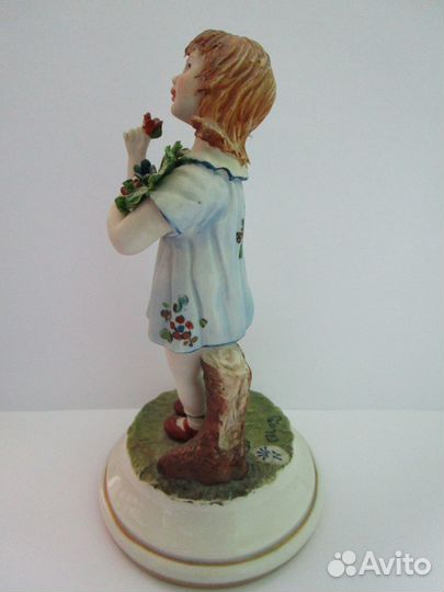 Статуэтка девочка фарфор Каподимонте Lory Италия