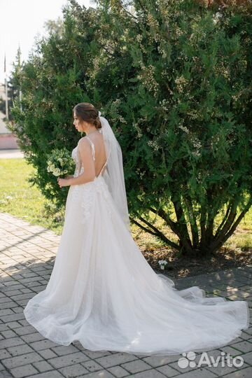 Свадебное платье со шлейфом