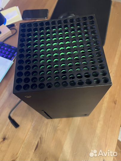 Продам xbox x с торгом