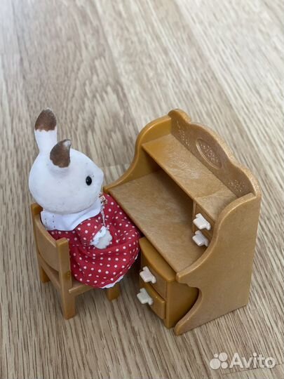 Sylvanian Families мебель и зайка-хозяйка