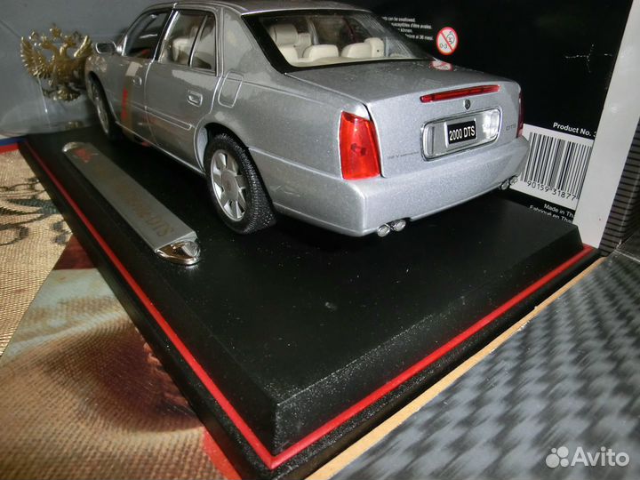 Cadillac 2000 De Ville 1:18