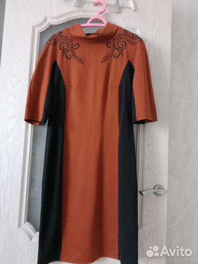 Костюм женский 48 размер и платье с вышивкой
