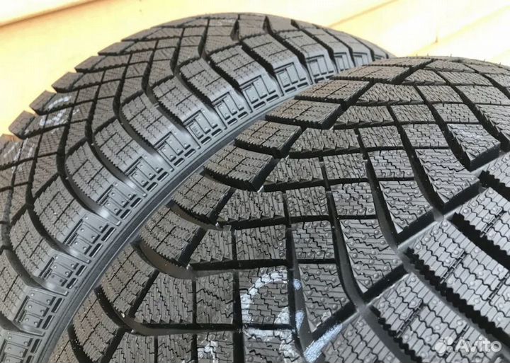Pirelli Ice Zero FR 255/45 R20 105H