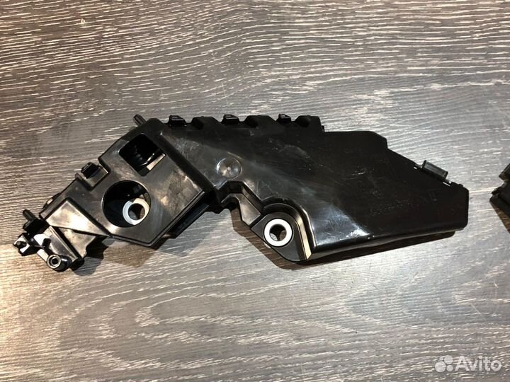 Кронштейны переднего бампера Tiguan 2020+