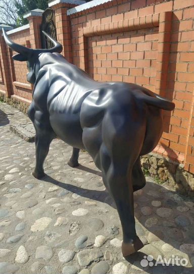 Скульптура быка (Как живая)