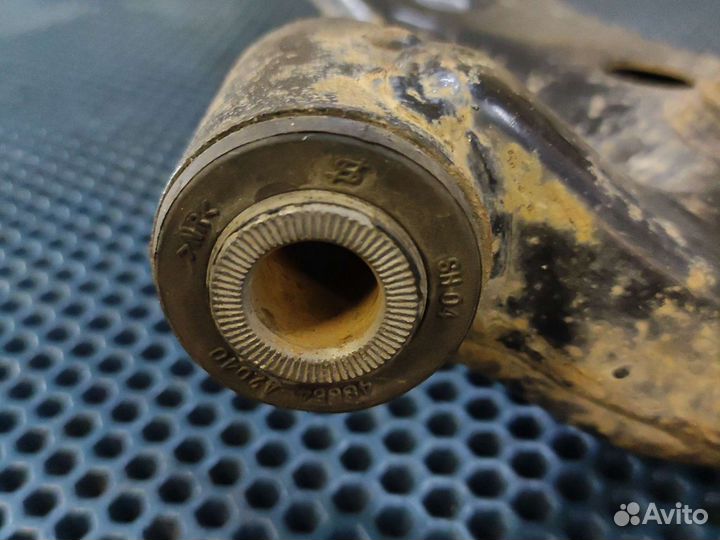 Рычаг передний левый Toyota RAV4 30