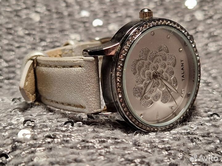 Часы женские / детские со стразами