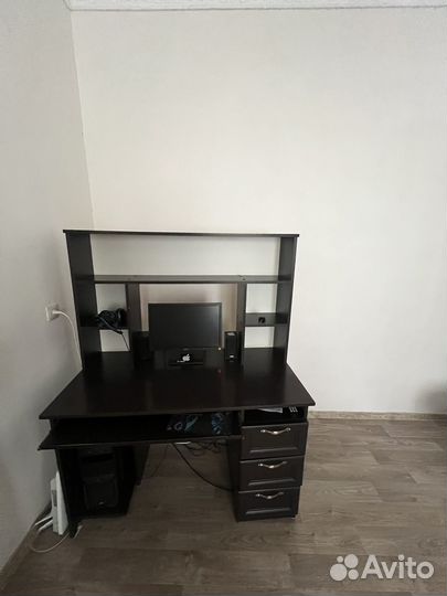 Компьютерный стол