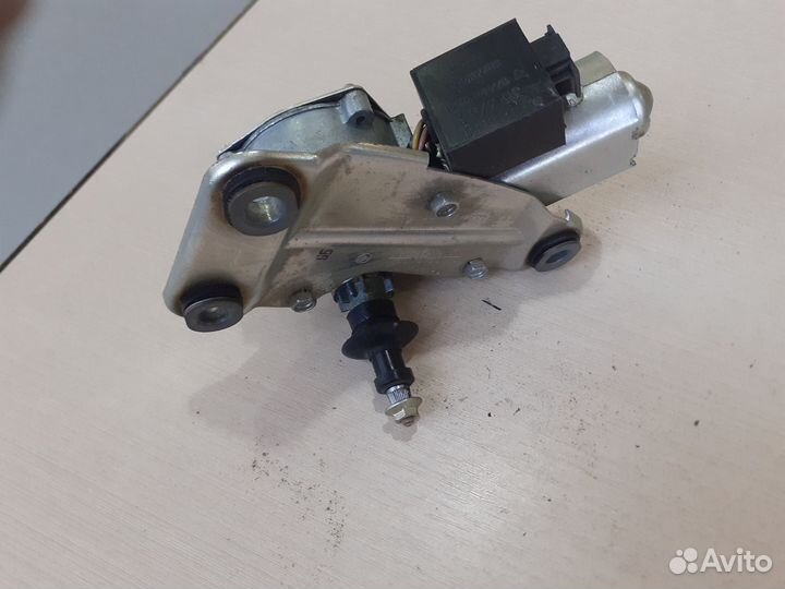 Мотор заднего стеклоочистителя