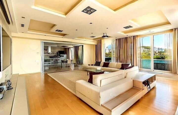 3-к. квартира, 125 м², 10/15 эт.