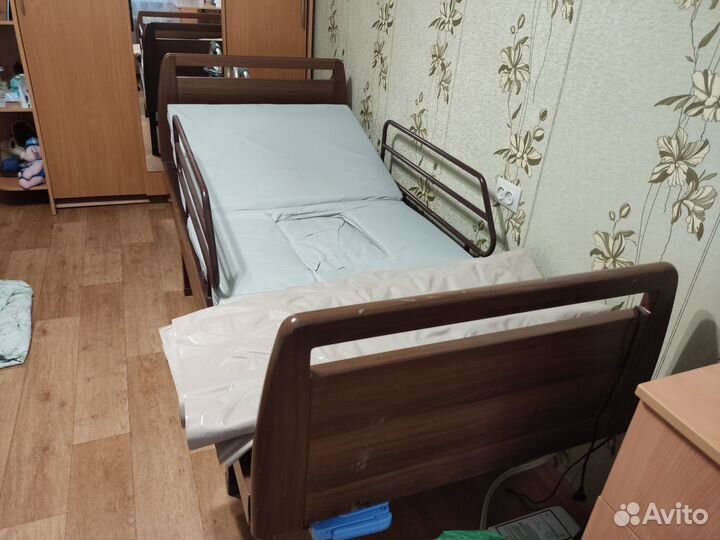 Кровать для лежачих больных, функциональная