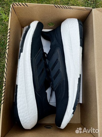 Adidas ultraboost light 13 us (46-46,5)