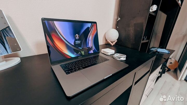 Macbook pro 15 2019 touch bar i7 16gb 256ssd