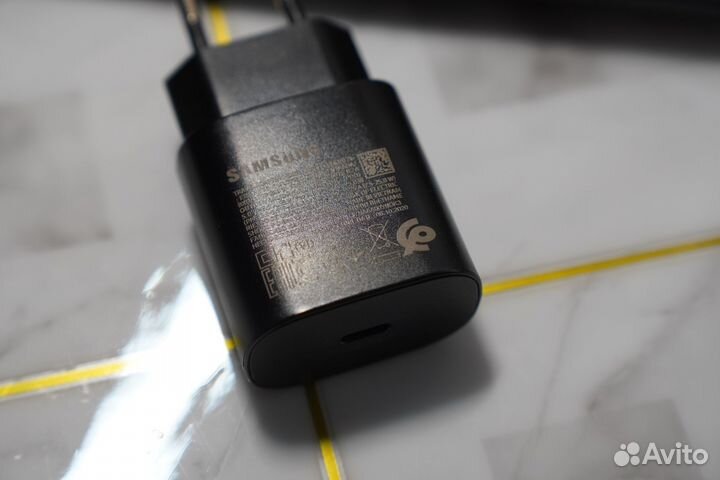 Беспроводное зарядное устройство Samsung EP-P6300