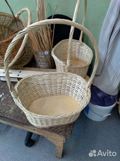 Плетеные из натуральной лозы подарочные корзины