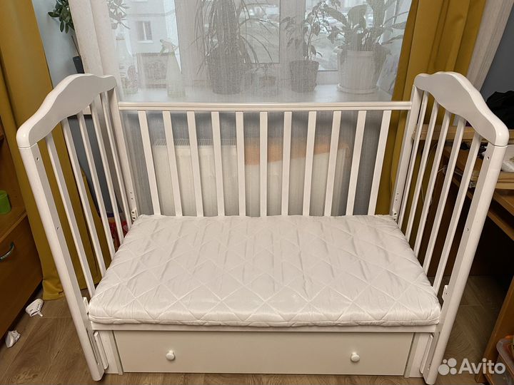 Детская кроватка Кедр Helen 3 с маятником и ящиком