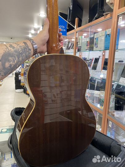 Акустическая гитара